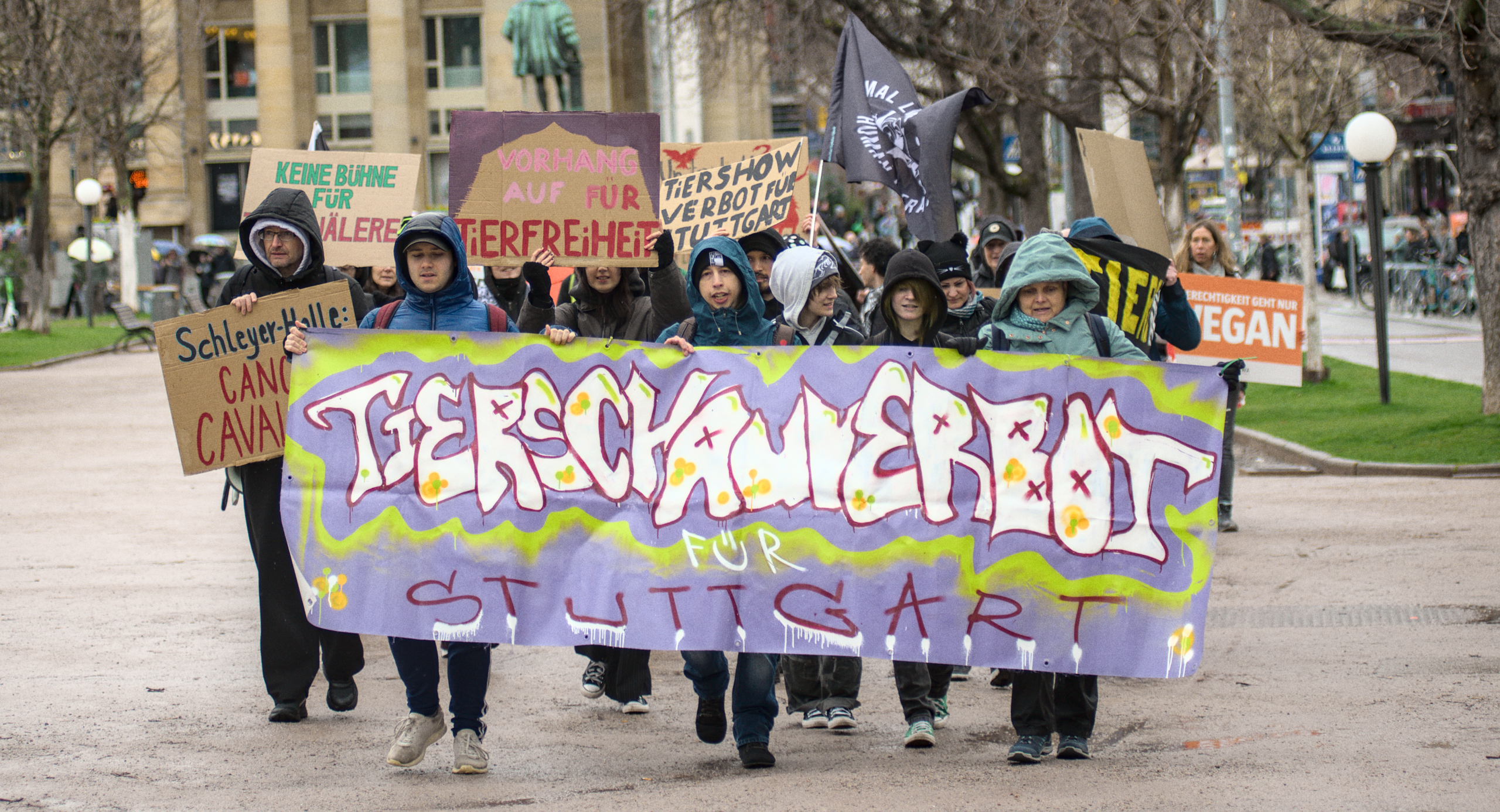 Mehr über den Artikel erfahren Lauf-Demo für das Tierschauverbot in Stuttgart